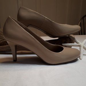 comfort plus by Predictions | Nude | NWT | Vegan Patent | Pumps | 3" Heels